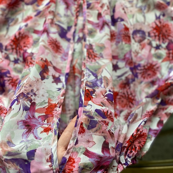 Sheet Floral Blouse with Puff Sleeves and Keyhole opening in the back - Picture 6 of 6